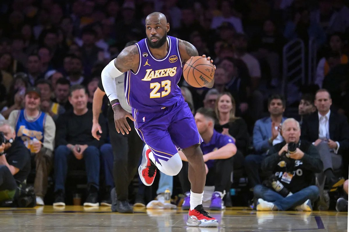 Lakers’ LeBron James becomes oldest player to record triple double Lakers’ LeBron James becomes oldest player to record triple double