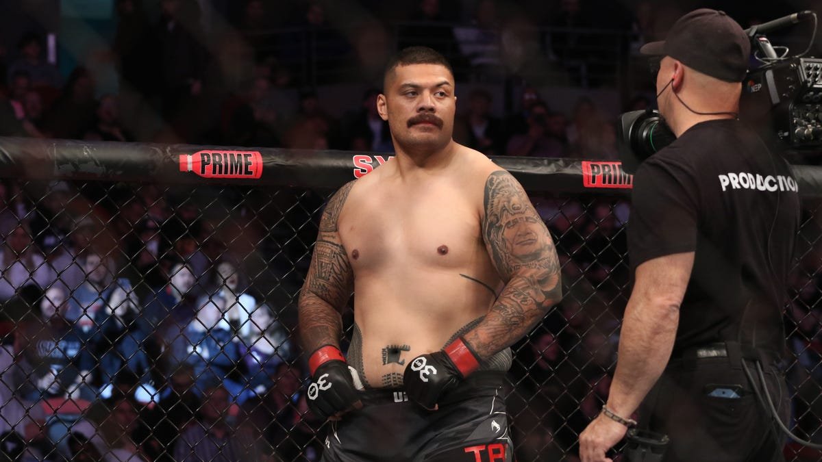 UFC heavyweight who missed weight announces hiatus from fighting