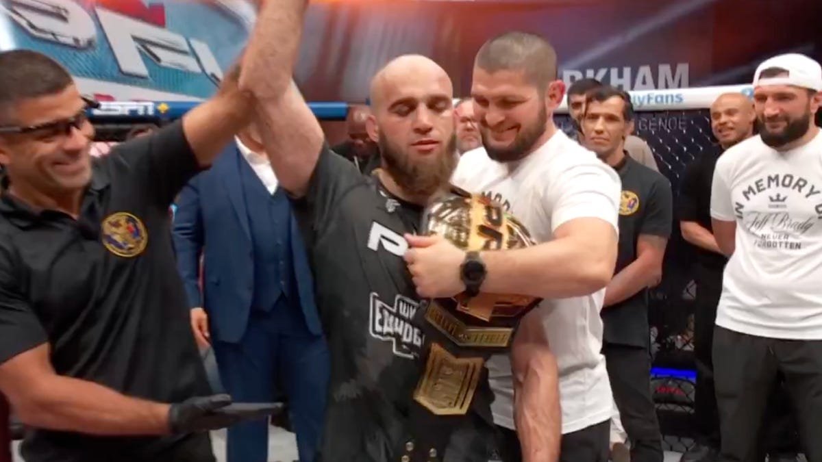 Movlid Khaybulaev dominates, finishes Jesus Pinedo
