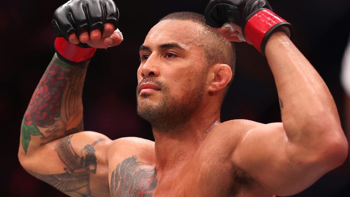 Carlos Ulberg approaches Jon Jones record