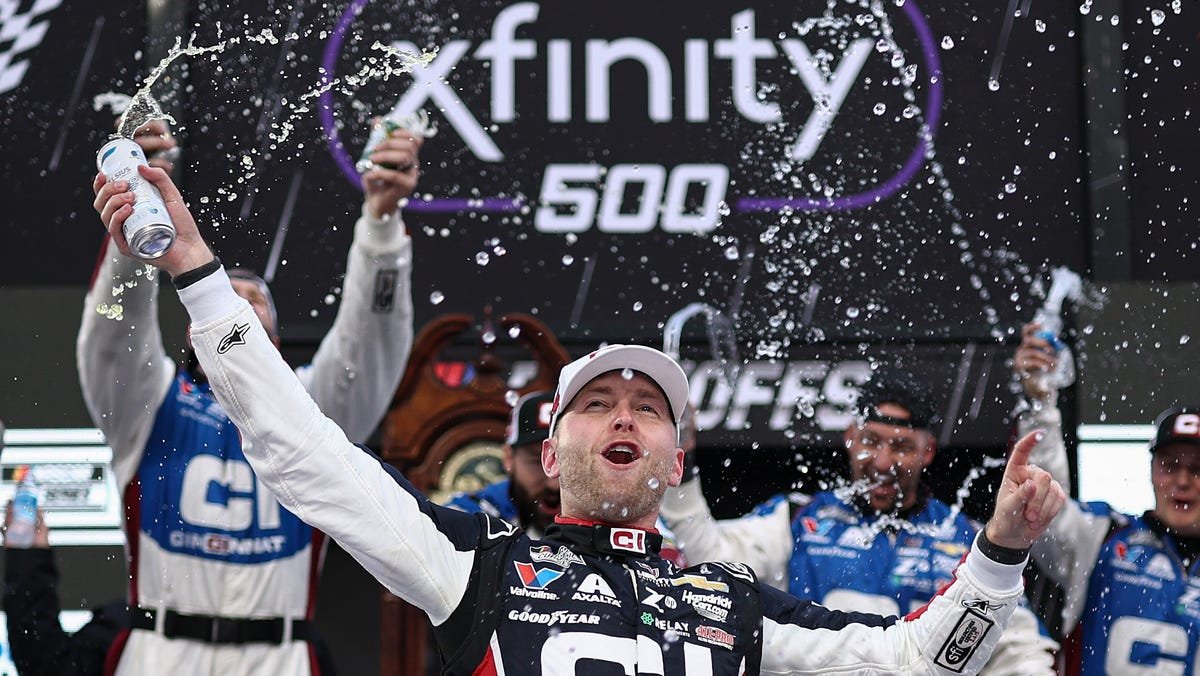NASCAR race at Martinsville puts William Byron in final playoff spot