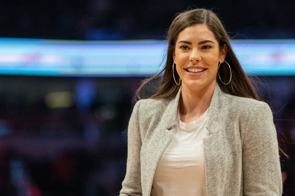 Kelsey Plum’s Pregame Outfit for Sparks Debut Draws Eyes Kelsey Plum’s Pregame Outfit for Sparks Debut Draws Eyes