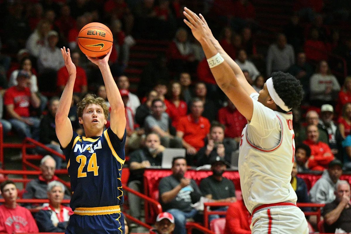 Dan Hurley, UConn Land 6-Foot-8 Sharpshooter From Transfer Portal Dan Hurley, UConn Land 6-Foot-8 Sharpshooter From Transfer Portal
