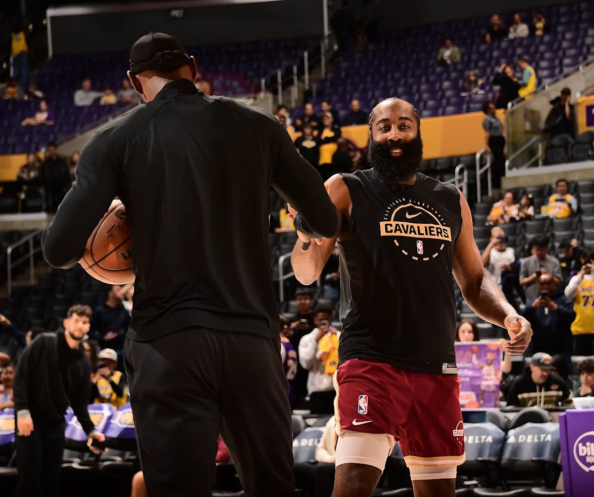 There is reportedly ‘no animosity’ between James Harden and LeBron James There is reportedly ‘no animosity’ between James Harden and LeBron James