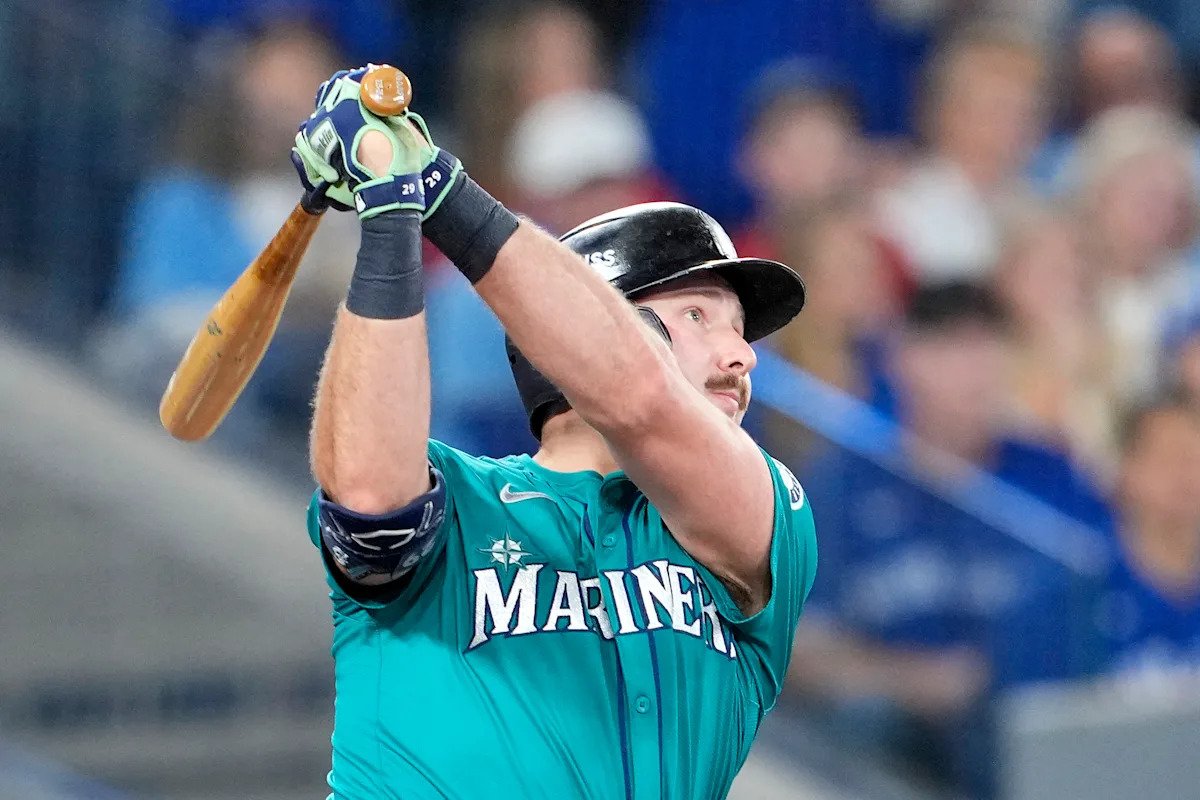 MLB playoffs 2025: With another enormous swing, Cal Raleigh leads Mariners to ALCS Game 1 victory over Blue Jays