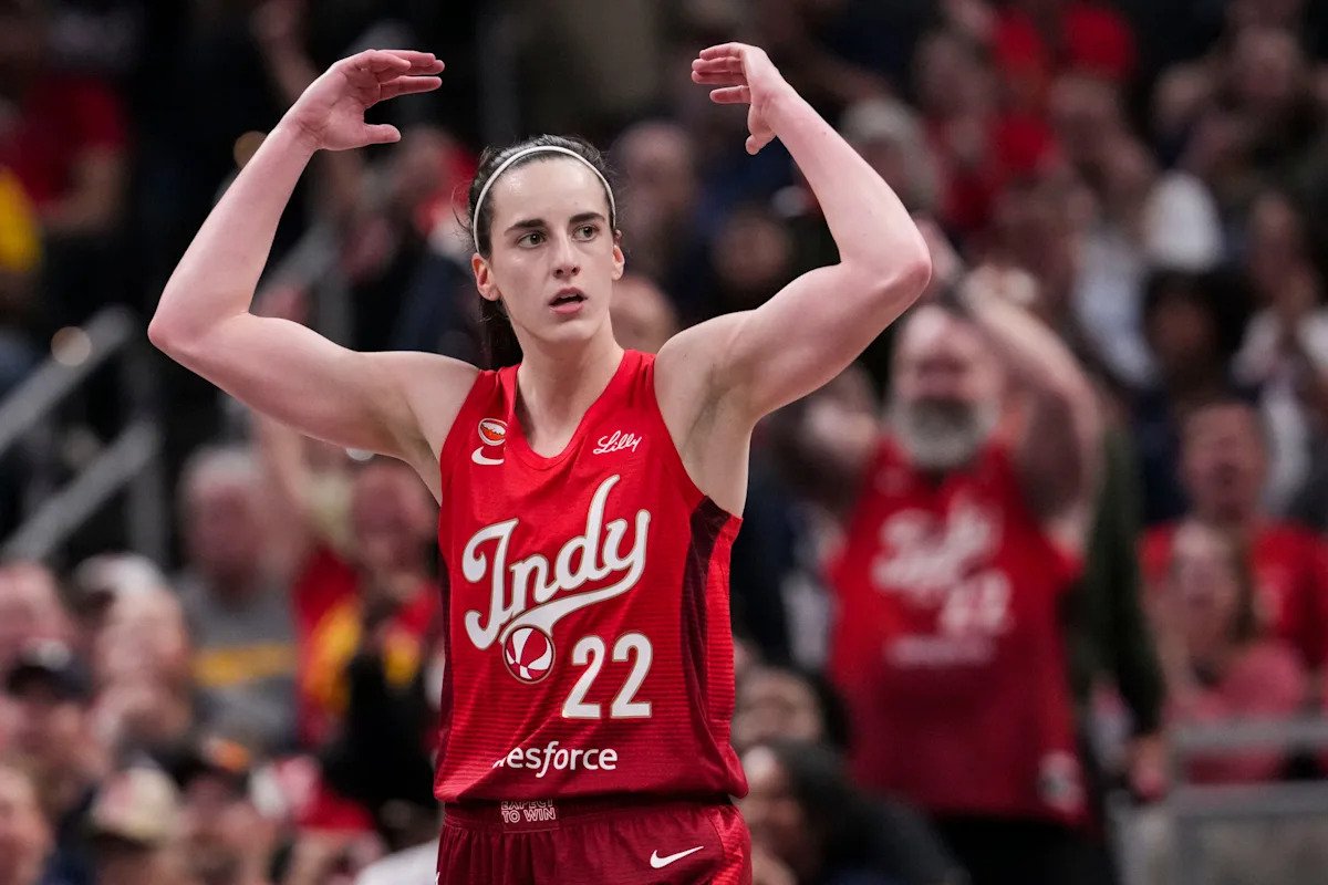 Fever coach Stephanie White under fire for snubbing Caitlin Clark Fever coach Stephanie White under fire for snubbing Caitlin Clark