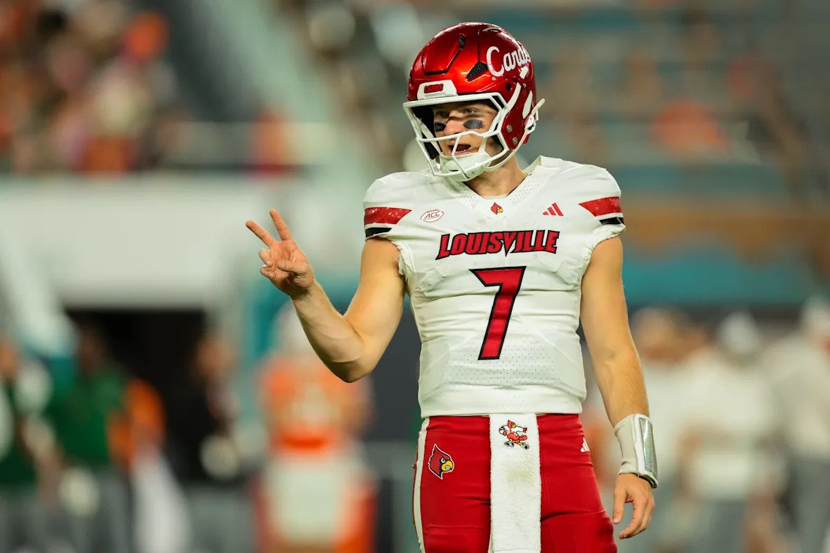 Louisville football stuns No. 2 Miami, continues win streak at Hard Rock Stadium