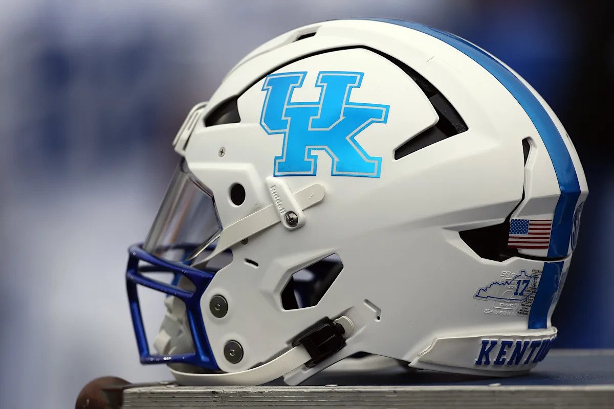 Kentucky football player Nic Smith dies at age 20; police launch investigation Kentucky football player Nic Smith dies at age 20; police launch investigation