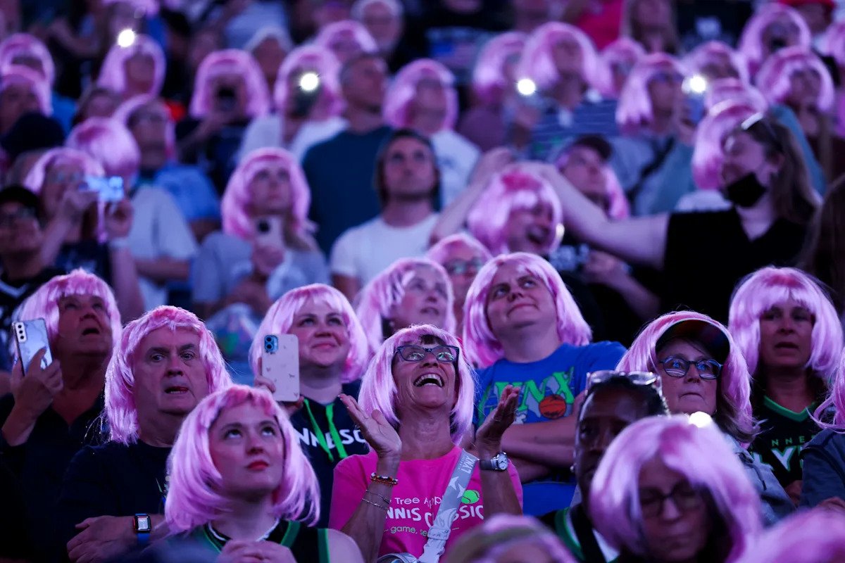 ‘StudBudz’ change hair back to signature pink, Minnesota Lynx fans join in ‘StudBudz’ change hair back to signature pink, Minnesota Lynx fans join in