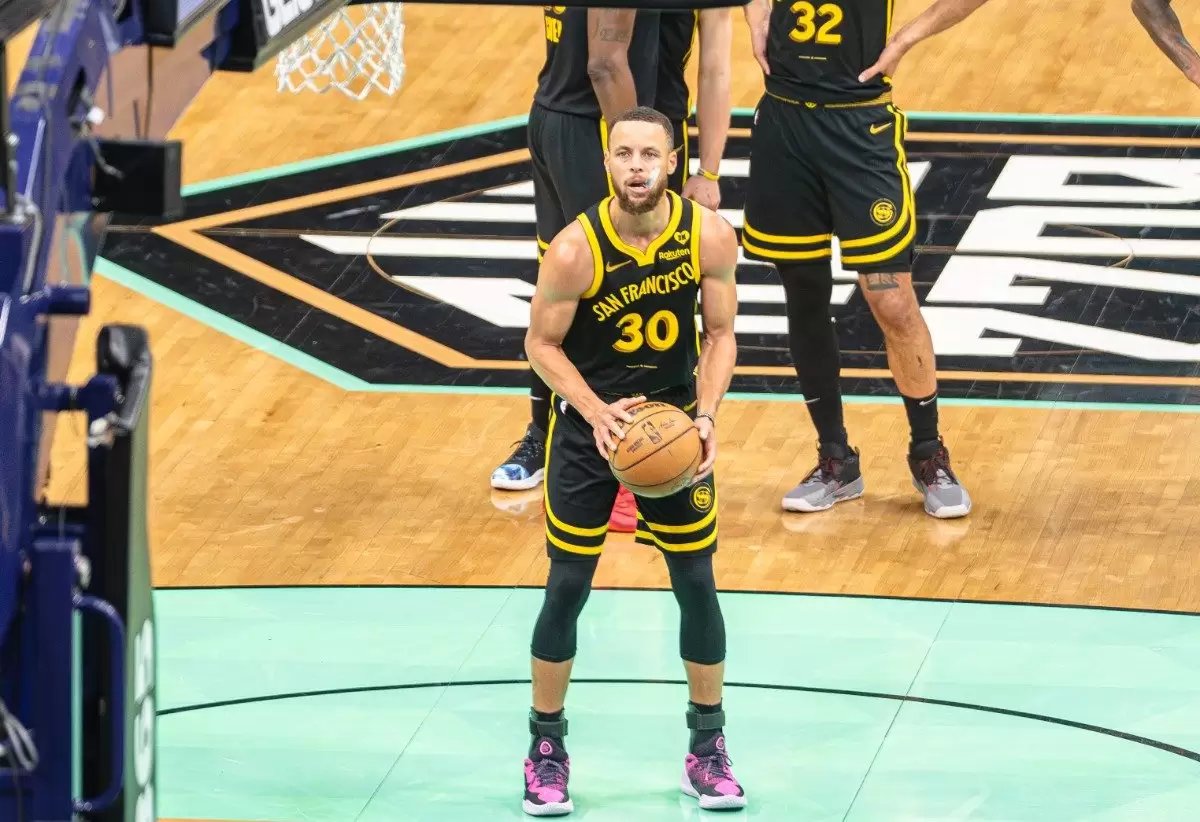 Steph Curry has no plans to retire from the Warriors soon Steph Curry has no plans to retire from the Warriors soon