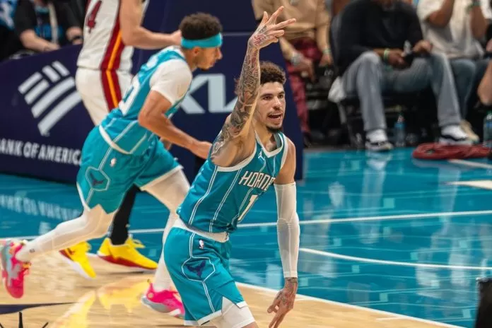 LaMelo Ball left crash scene in Lamborghini LaMelo Ball left crash scene in Lamborghini