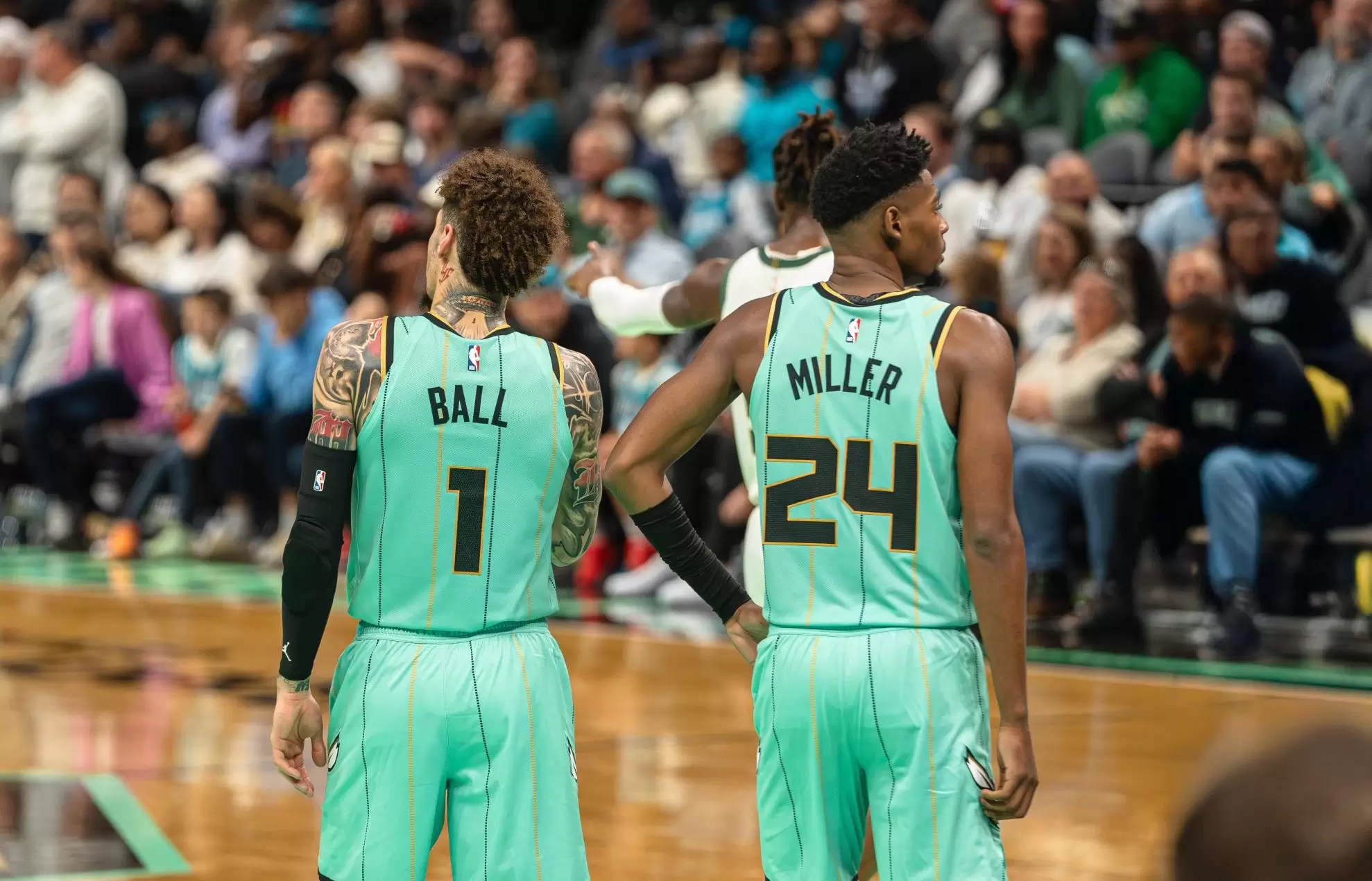 Hornets beat Spurs 111-106 to earn six-game win streak Hornets beat Spurs 111-106 to earn six-game win streak