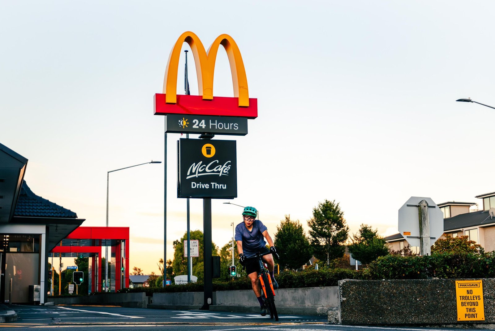 Riding 500km around a McDonald’s drive-thru Riding 500km around a McDonald’s drive-thru