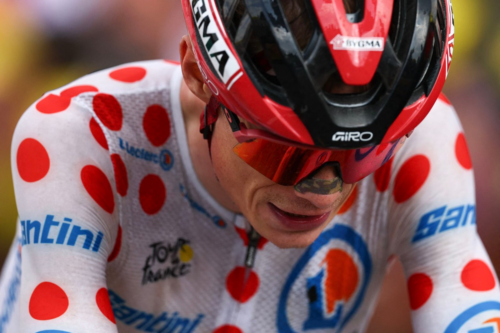 Jonas Vingegaard crashes out of the Tour de France Jonas Vingegaard crashes out of the Tour de France