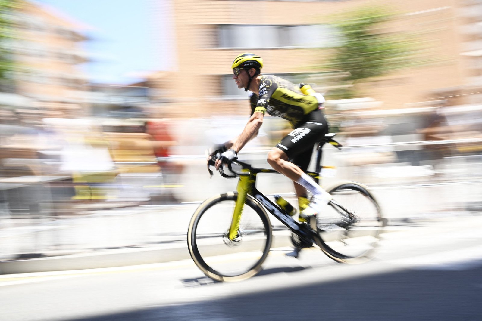 Visma-Lease a Bike domestique among riders involved in crash on Tour de France stage 3 Visma-Lease a Bike domestique among riders involved in crash on Tour de France stage 3
