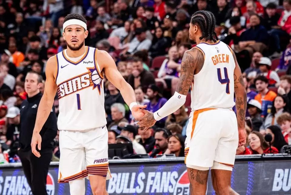 Devin Booker: “We have to get on the same page in a hurry” Devin Booker: “We have to get on the same page in a hurry”