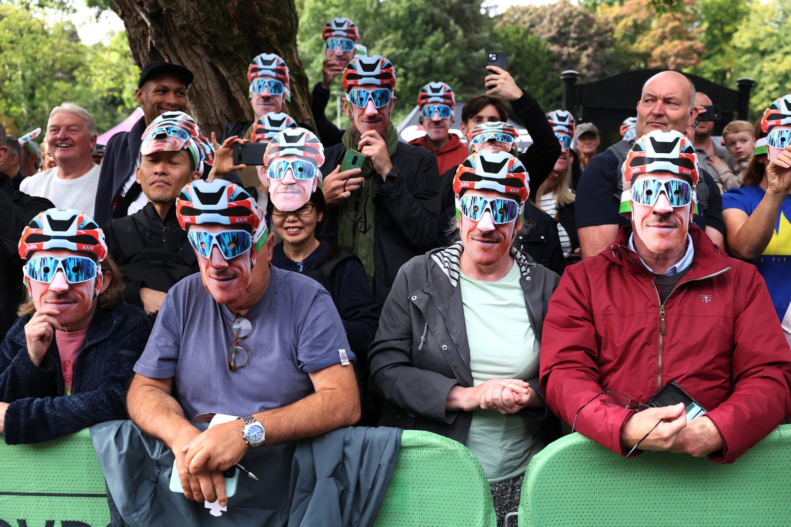 ‘He’s a celebrity, I suppose!’ – Geraint Thomas, in the words of his fans, as he retired in Cardiff