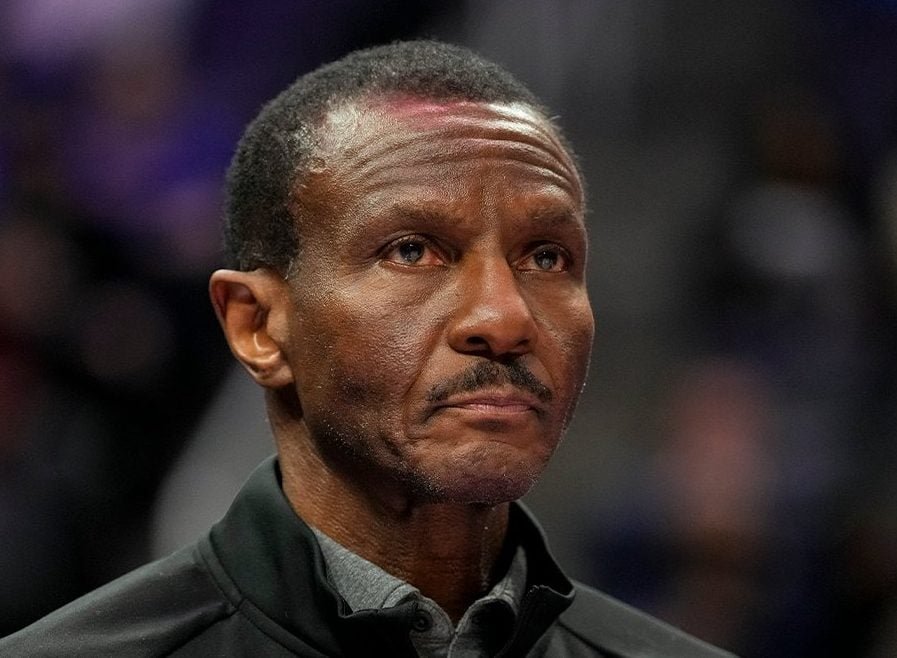Dwane Casey meets with Raptors as team president search heats up Dwane Casey meets with Raptors as team president search heats up