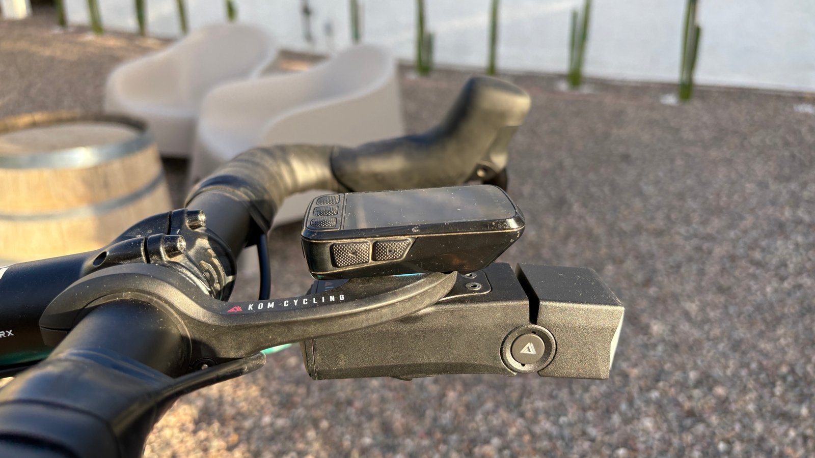 KOM Cycling mount and lights reviewed: a simple workman’s solution for an everyday light KOM Cycling mount and lights reviewed: a simple workman’s solution for an everyday light