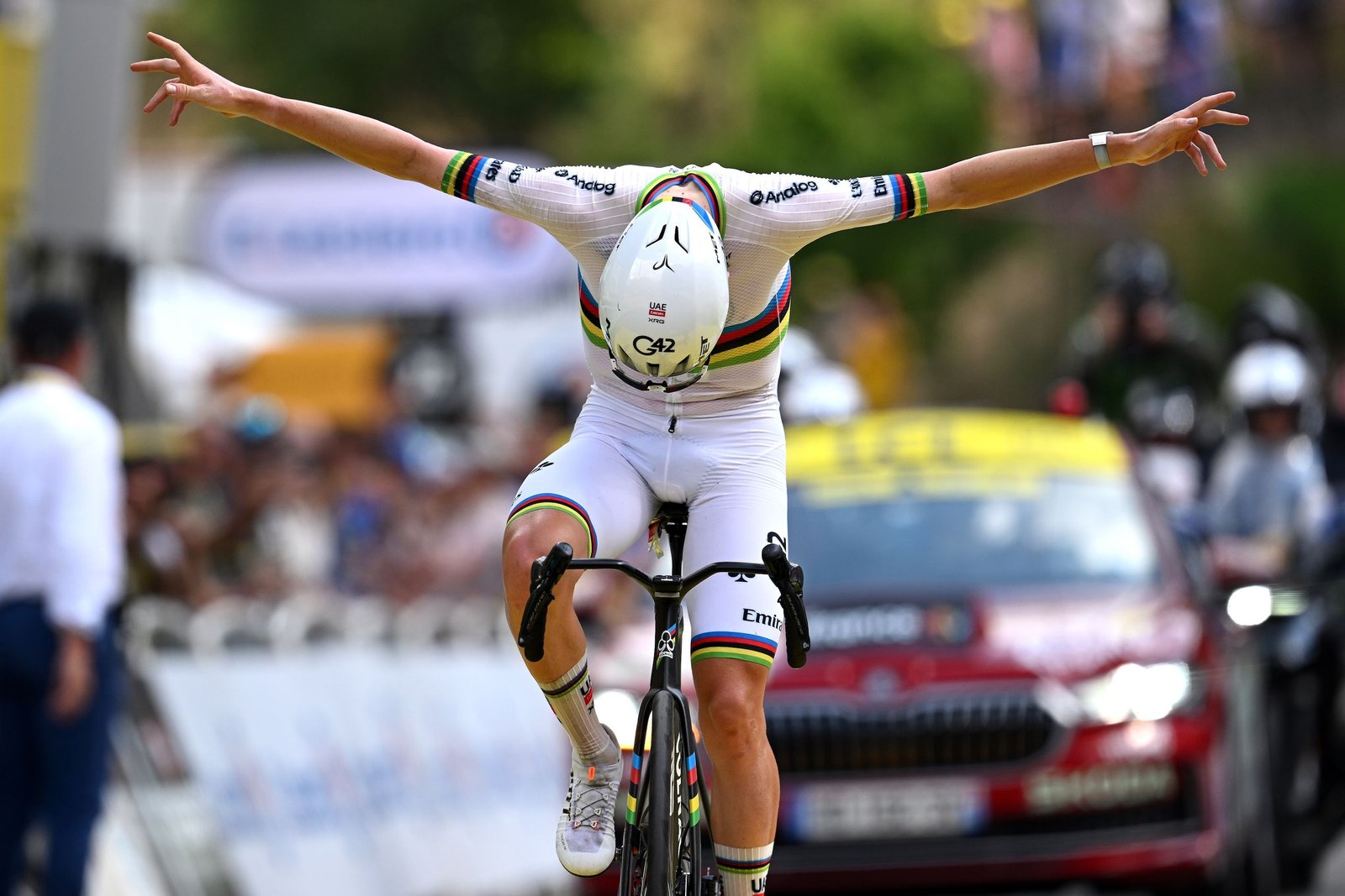 Tadej Pogačar destroys field in Pyrenees on stage 6 of Tour de France to take win and yellow jersey Tadej Pogačar destroys field in Pyrenees on stage 6 of Tour de France to take win and yellow jersey