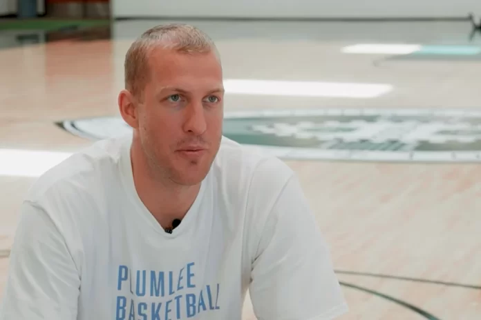 Spurs sign Mason Plumlee for season Spurs sign Mason Plumlee for season