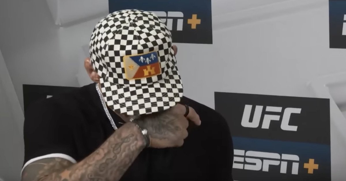 Video: Theo Von, UFC super fan, just made Dustin Poirier get emotional with a letter | UFC 318 Video: Theo Von, UFC super fan, just made Dustin Poirier get emotional with a letter | UFC 318