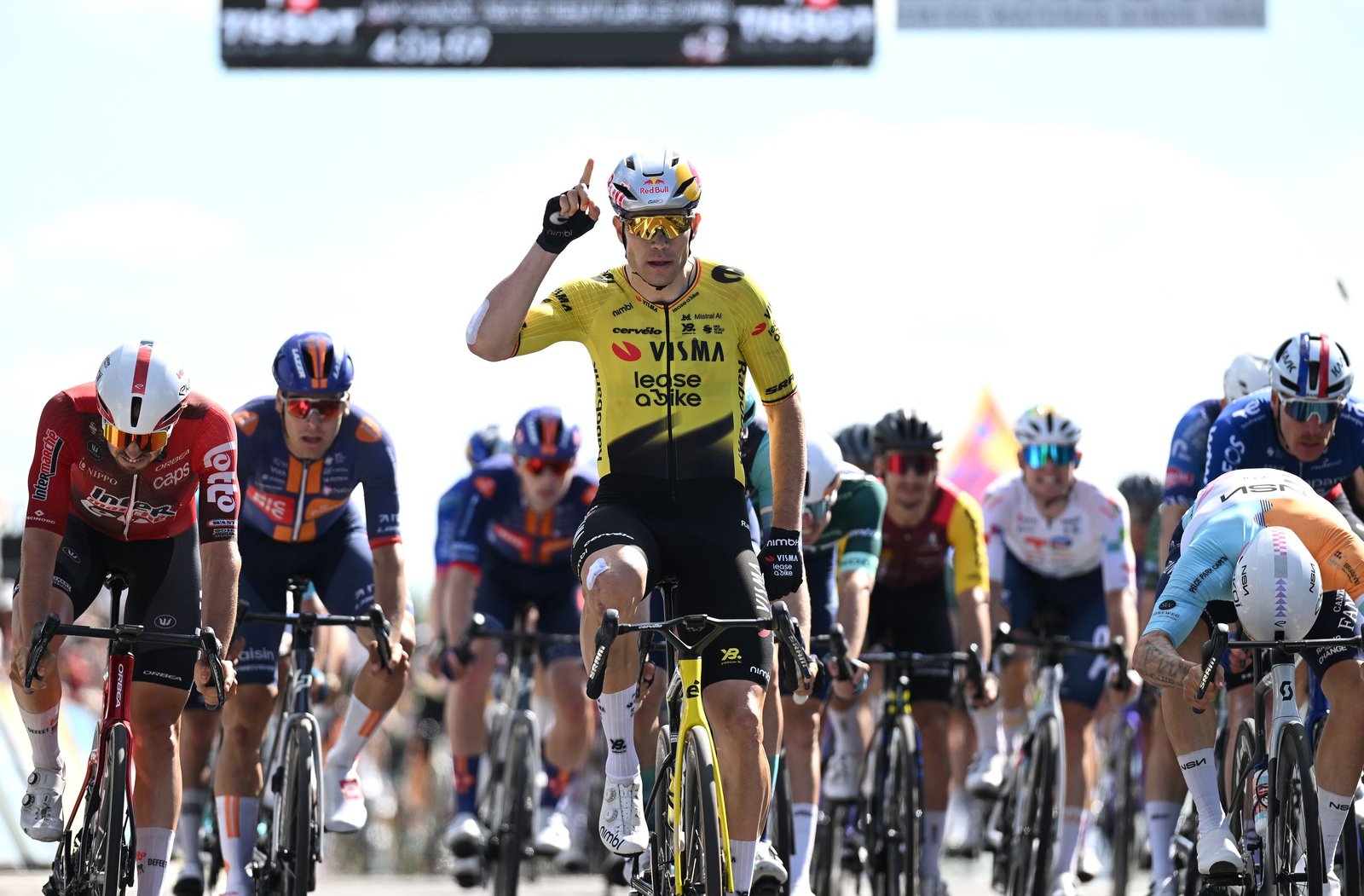 ‘I have to keep working now’ – Wout van Aert shows class is permanent with victory on stage 5 of the Tour Auvergne-Rhône-Alpes ‘I have to keep working now’ – Wout van Aert shows class is permanent with victory on stage 5 of the Tour Auvergne-Rhône-Alpes