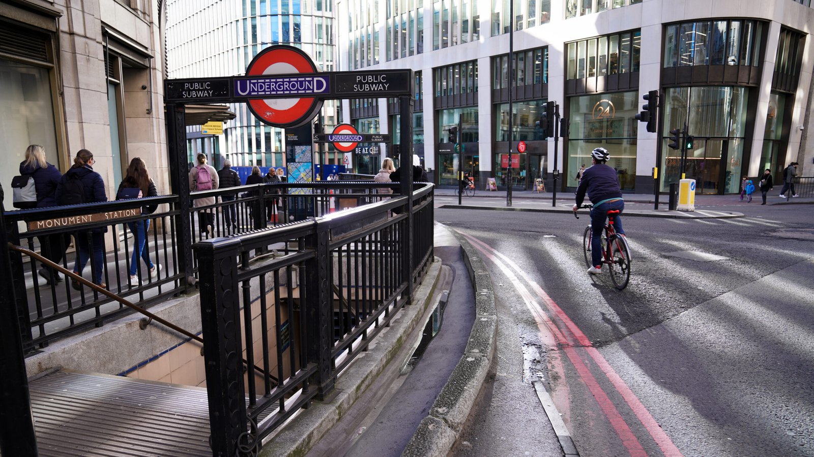 There is no better time to consider commuting by bike; avert the tube strike with deals on our top-rated commuter and folding bikes