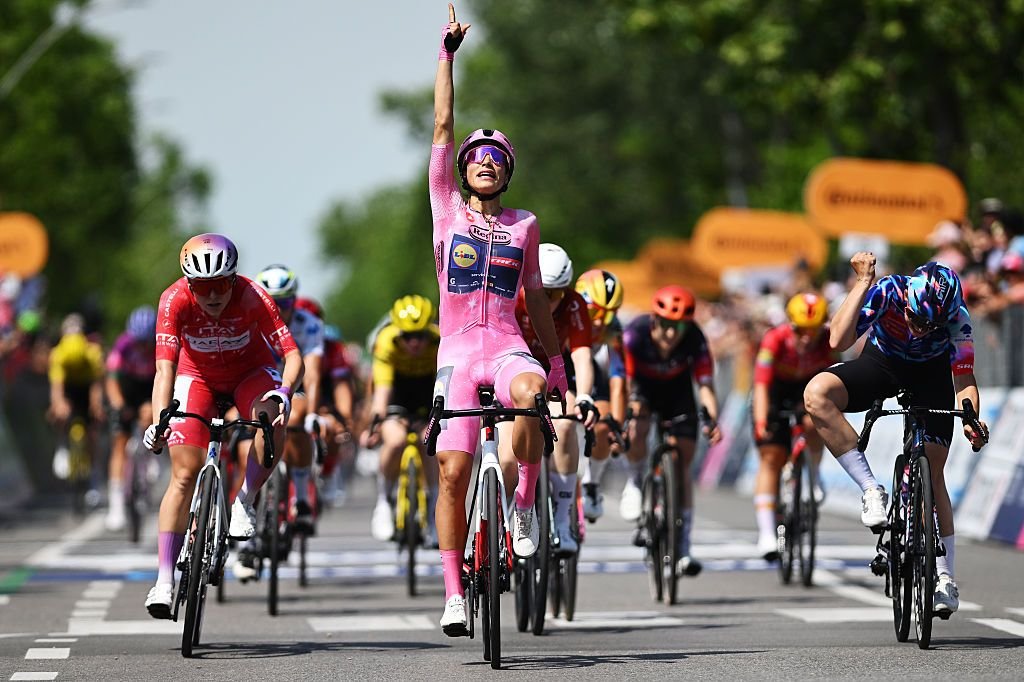 Elisa Balsamo sprints to victory to claim stage 2 of the Giro d’Italia Women Elisa Balsamo sprints to victory to claim stage 2 of the Giro d’Italia Women