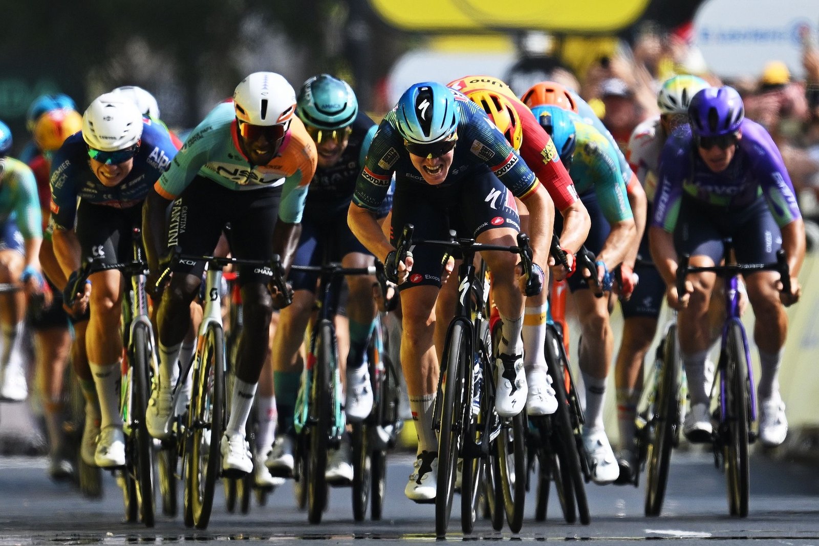 Tim Merlier takes sprinters’ stage seven into Bordeaux at Tour de France after unstoppable finish Tim Merlier takes sprinters’ stage seven into Bordeaux at Tour de France after unstoppable finish