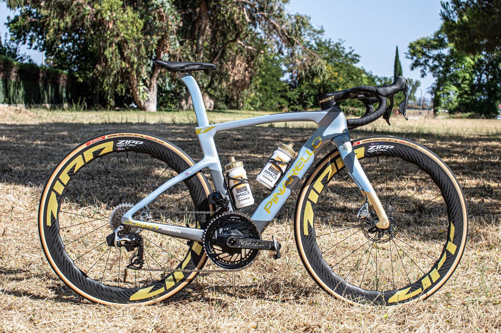 A new livery and golden decals: Tom Pidcock’s Pinarello Dogma F is ready to slay the French Alps A new livery and golden decals: Tom Pidcock’s Pinarello Dogma F is ready to slay the French Alps