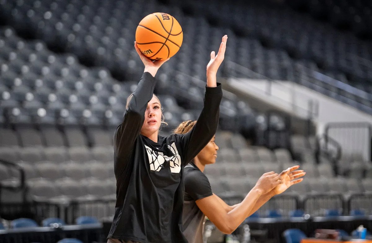 Chloe Kitts among 3 South Carolina players joining Dawn Staley at SEC media days