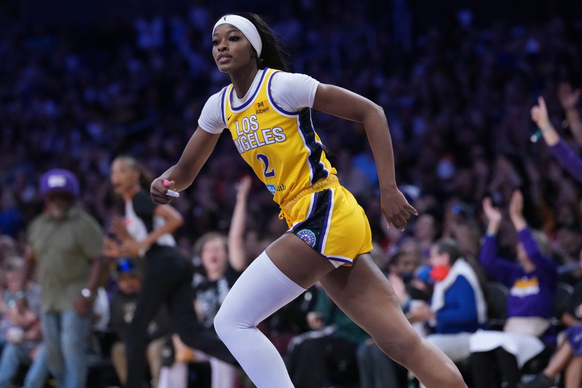 WNBA Rising Star Stuns With Ab-Baring Outfit on Sunday WNBA Rising Star Stuns With Ab-Baring Outfit on Sunday