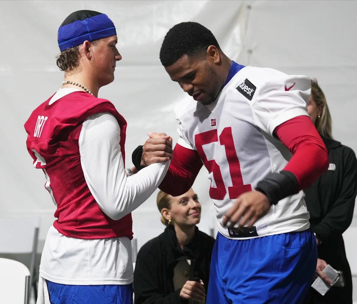 Giants’ Abdul Carter reverses course after calling out Jaxson Dart for introducing Trump Giants’ Abdul Carter reverses course after calling out Jaxson Dart for introducing Trump