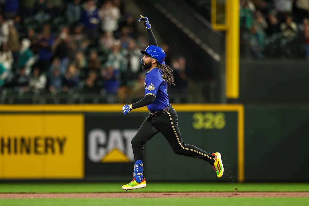 J.P. Crawford delivers again and again as Mariners win 7-6 in extras J.P. Crawford delivers again and again as Mariners win 7-6 in extras