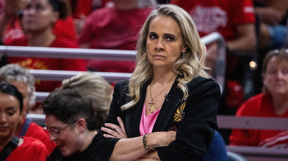 Aces’ Becky Hammon gets emotional during WNBA Finals postgame press conference
