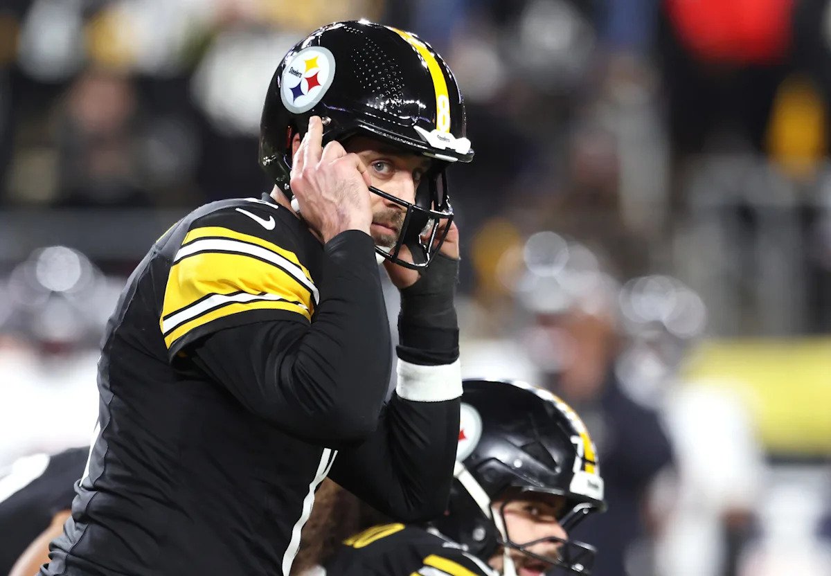 Aaron Rodgers climbs list of oldest QBs in NFL history with Steelers return Aaron Rodgers climbs list of oldest QBs in NFL history with Steelers return