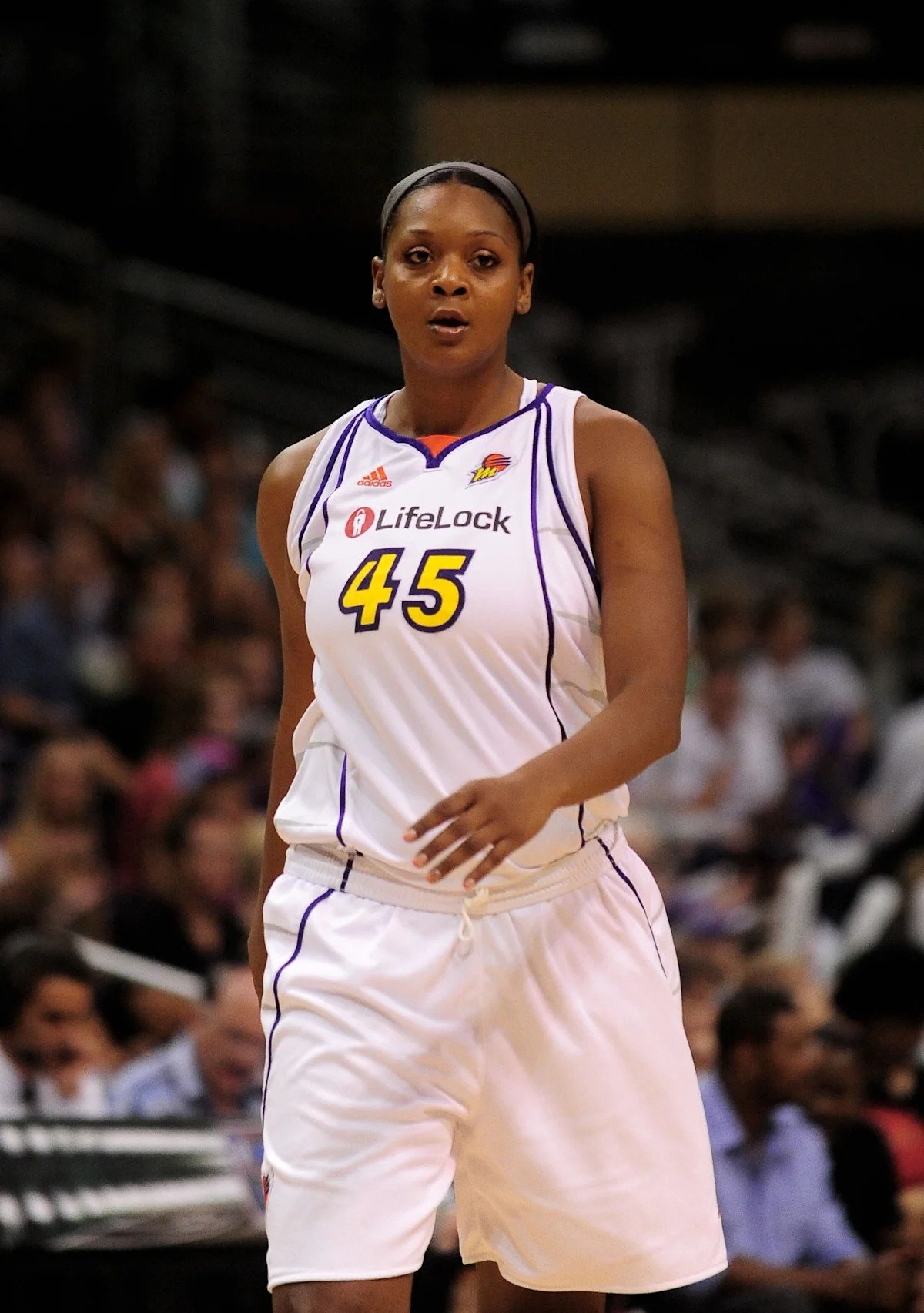 Former WNBA All-Star Kara Braxton dies, league announces Former WNBA All-Star Kara Braxton dies, league announces