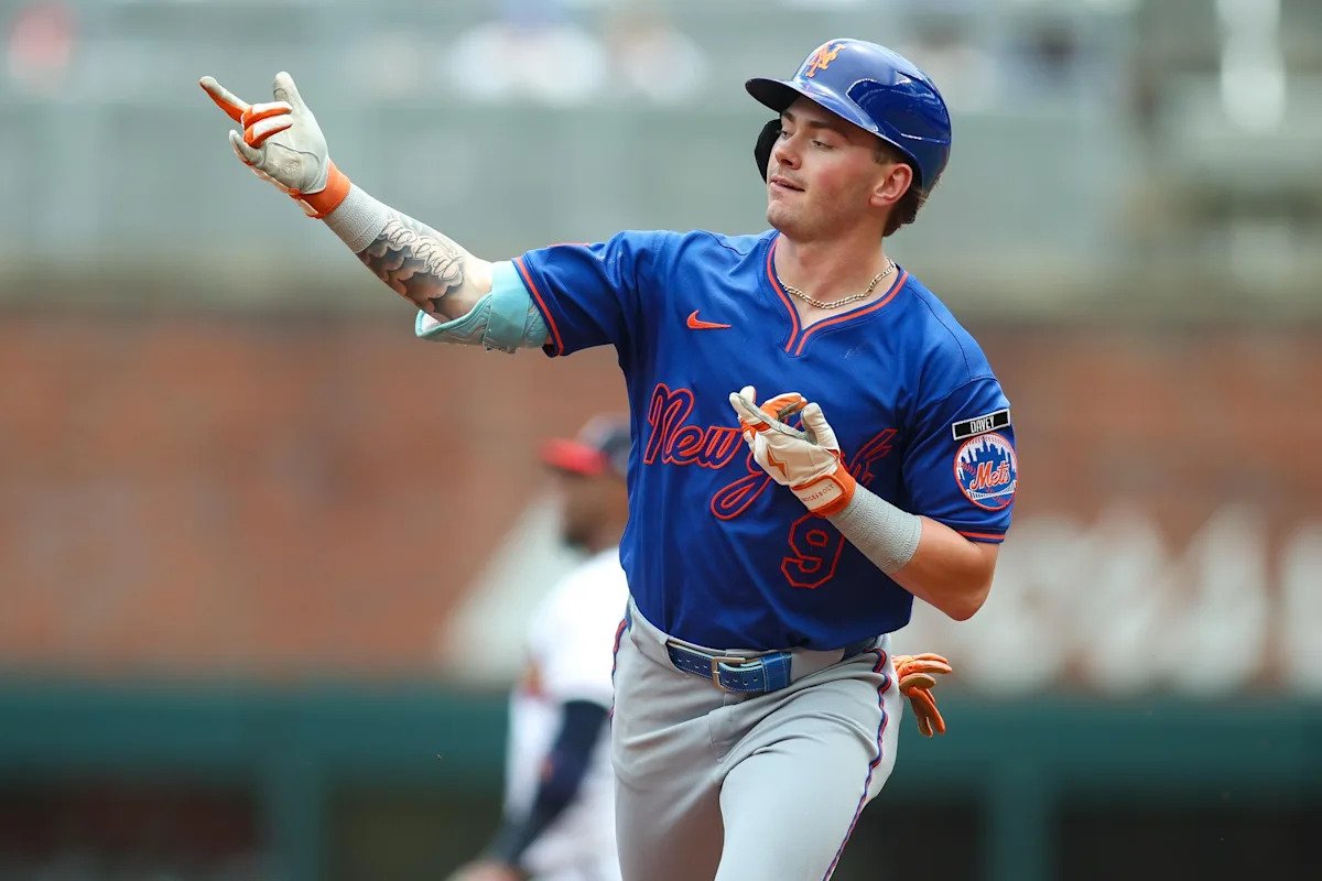 Mets almost blow a big lead but hold on to win Mets almost blow a big lead but hold on to win
