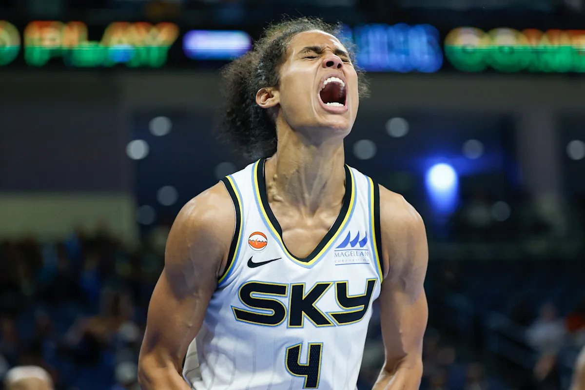 Skylar Diggins calls out Sky for taking away starting role Skylar Diggins calls out Sky for taking away starting role