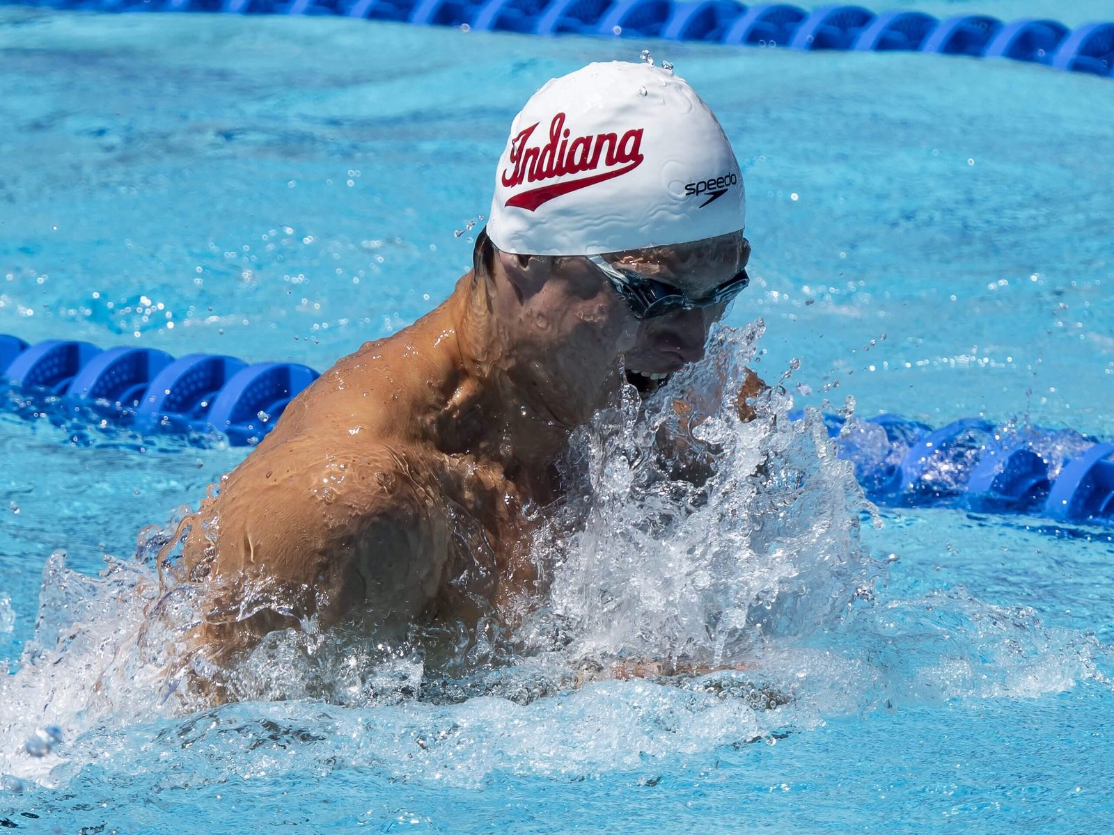 Alexei Avakov Pulls Away in 100 Breaststroke Alexei Avakov Pulls Away in 100 Breaststroke