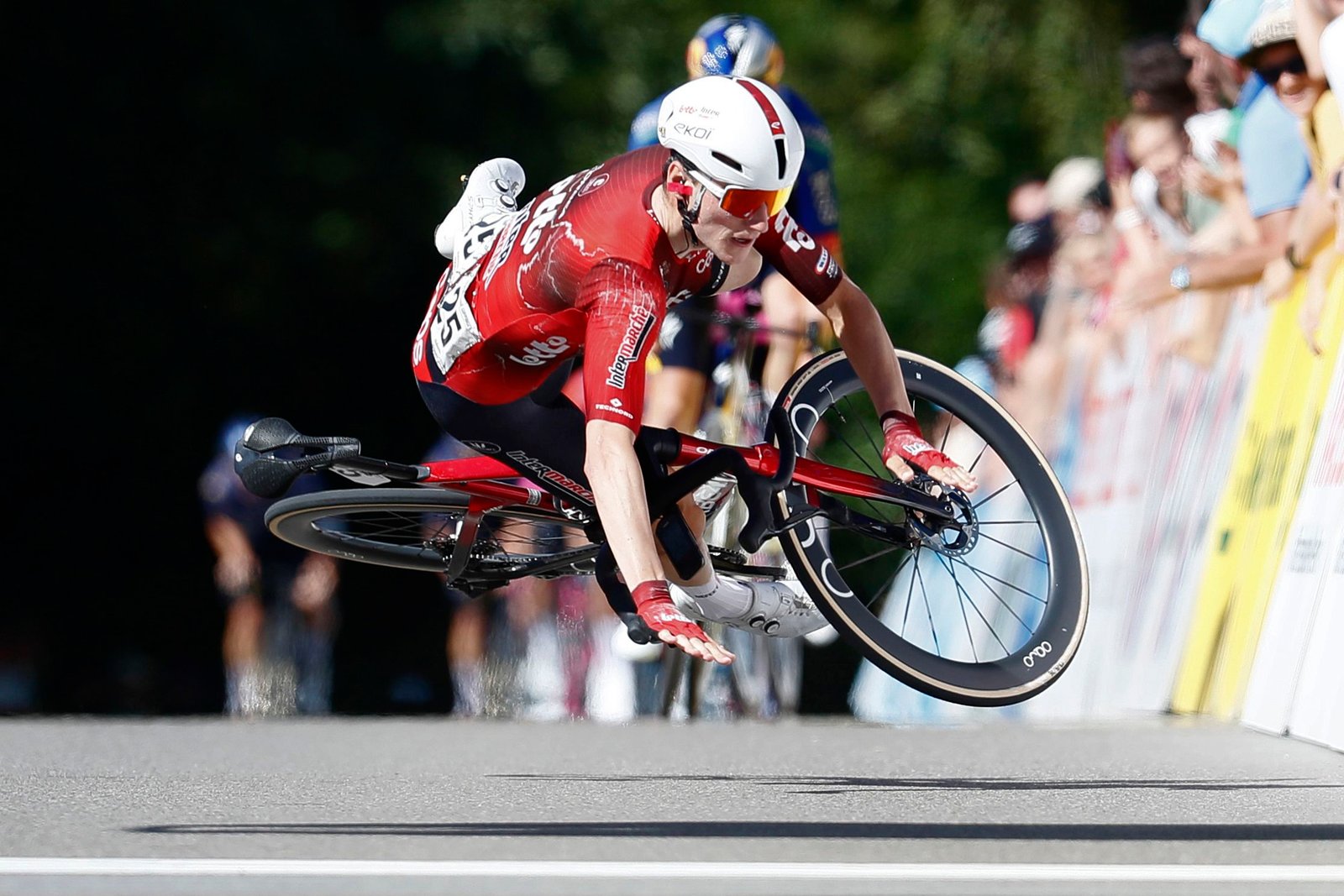 ‘It feels a bit silly but I’m just incredibly happy’ – Belgian rider crashes over finish line and still wins ‘It feels a bit silly but I’m just incredibly happy’ – Belgian rider crashes over finish line and still wins