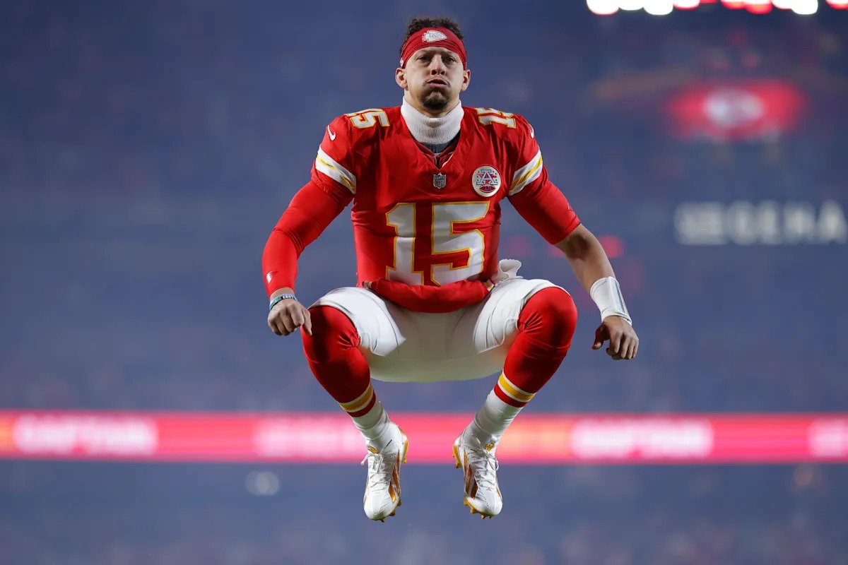 Chiefs show 0 million of faith in Patrick Mahomes, who now enters critical stretch in legacy chase of Tom Brady Chiefs show 0 million of faith in Patrick Mahomes, who now enters critical stretch in legacy chase of Tom Brady