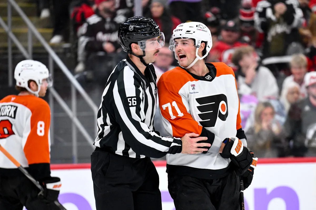 Flyers Lose Top Winger to Non-Contact Injury Flyers Lose Top Winger to Non-Contact Injury