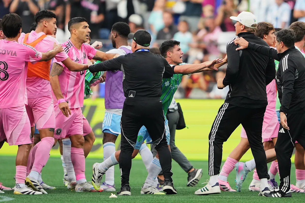 Inter Miami’s Luis Suárez apologizes after inciting Leagues Cup fight, spitting on Sounders staff member