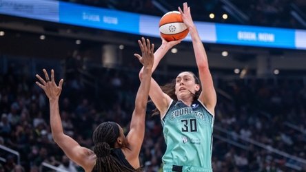Breanna Stewart leads Liberty to 84-76 comeback win over Storm
