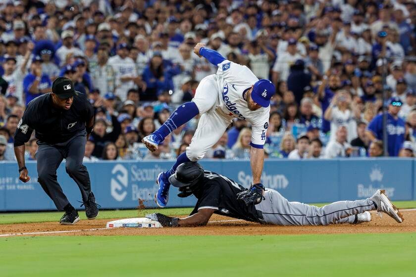 With Max Muncy expected back from knee injury, Dodgers stick with trade deadline plans With Max Muncy expected back from knee injury, Dodgers stick with trade deadline plans