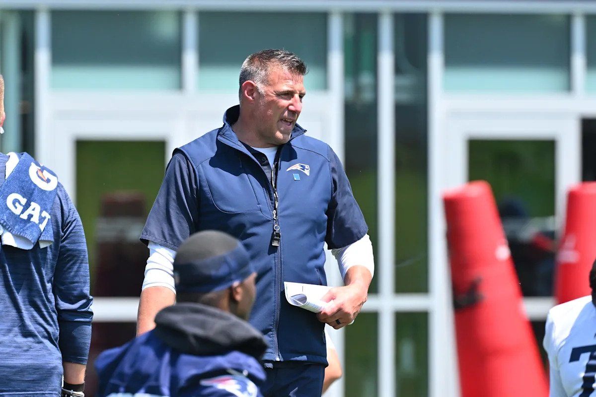 Mike Vrabel, wife Jen head to Taylor Swift, Travis Kelce wedding together Mike Vrabel, wife Jen head to Taylor Swift, Travis Kelce wedding together