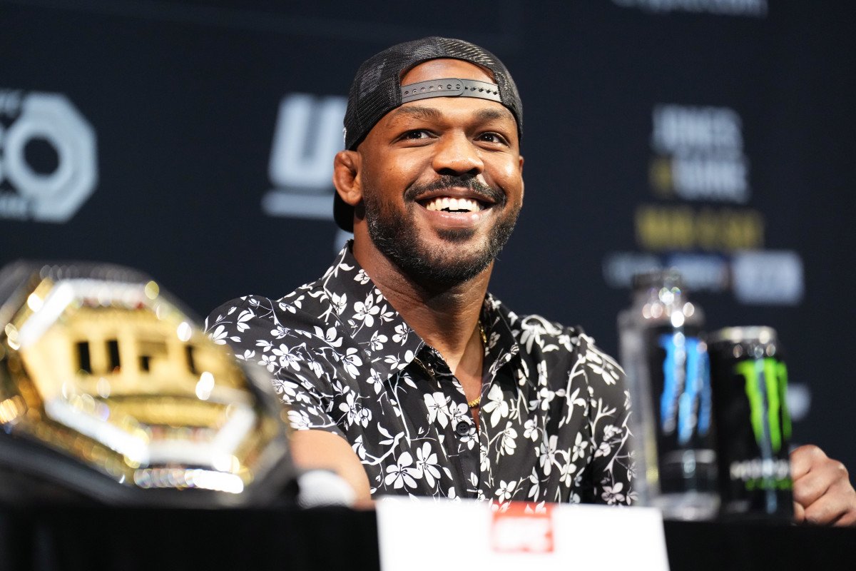 Jon Jones Doesn’t Care If UFC Strips Him of Heavyweight Belt, Says Head UFC Commentator Jon Anik Jon Jones Doesn’t Care If UFC Strips Him of Heavyweight Belt, Says Head UFC Commentator Jon Anik