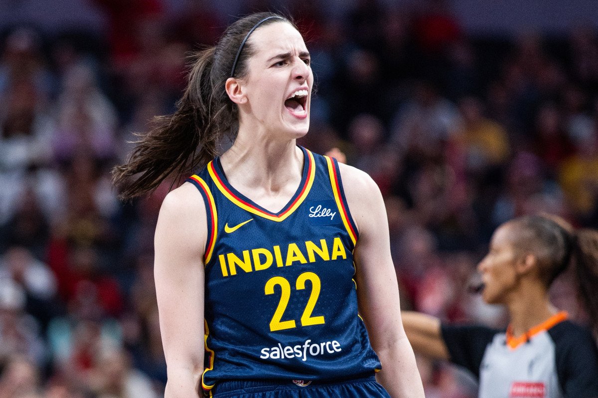 ‘Didn’t Call a Landing Space Foul, Per Usual’: Caitlin Clark Doesn’t Hold Back on WNBA Referees ‘Didn’t Call a Landing Space Foul, Per Usual’: Caitlin Clark Doesn’t Hold Back on WNBA Referees